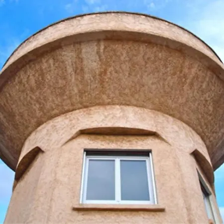 Château D'eau Réaménagé En Maison Ronde Proche De La Et Du Castellet *