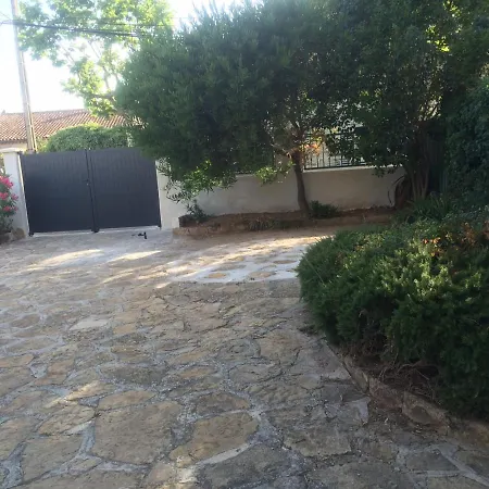 Château D'eau Réaménagé En Maison Ronde Proche De La Et Du Castellet
