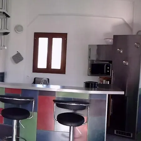 Holiday home Chateau D'eau Reamenage En Maison Ronde Proche De La Et Du Castellet *